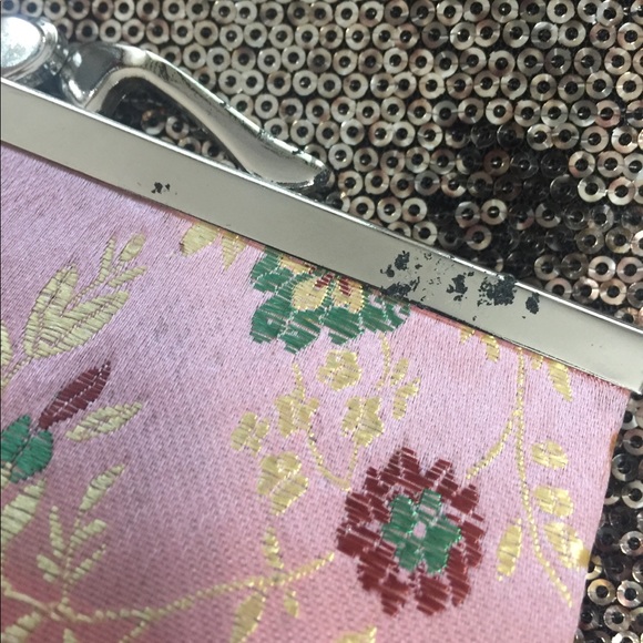 Pink satin clutch - Picture 3 of 3